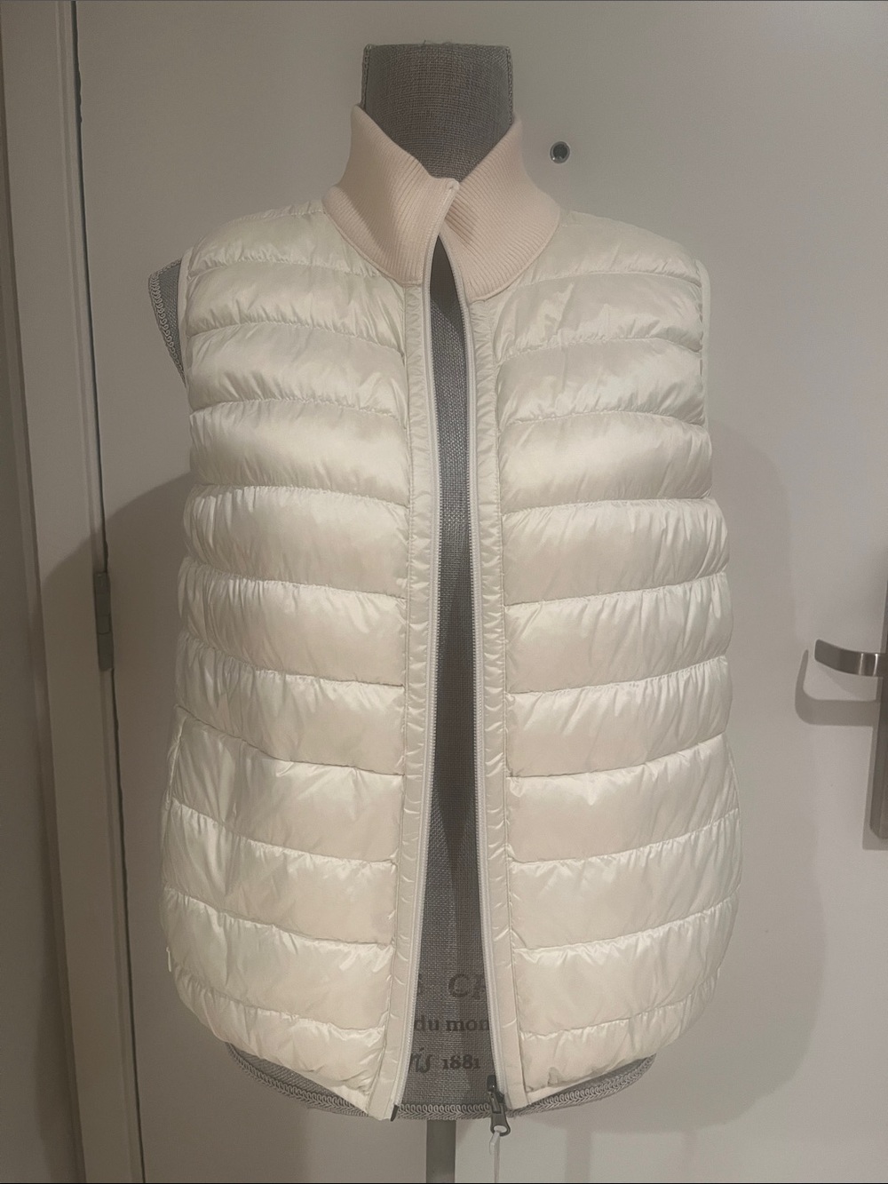 Women's Cream Quilted Packable Puffer Vest . Cashmere Reversible SZ L